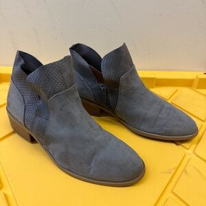 American Eagle Women’s Ankle Boot Gray Faux Suede Size 8.5 US with Zipper Bootie